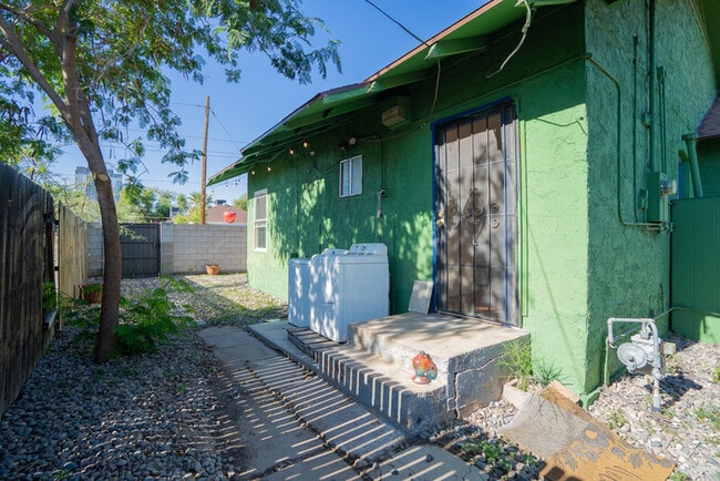 Building Photo - 1001 E Garfield St