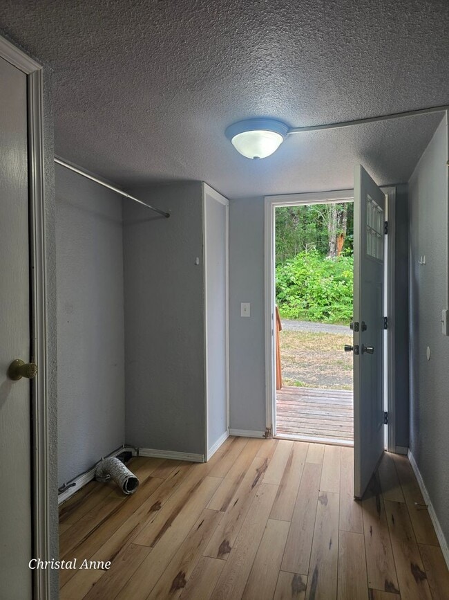Building Photo - 2 bedroom outside of town!