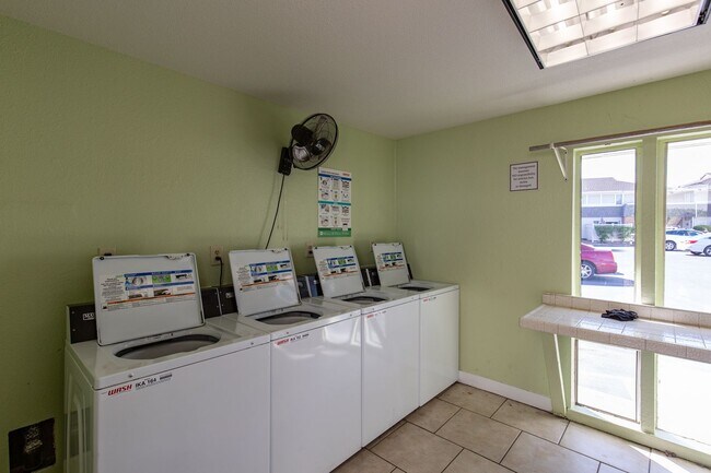 Building Photo - 1 bedroom unity in luxury guard gated community near the Strip