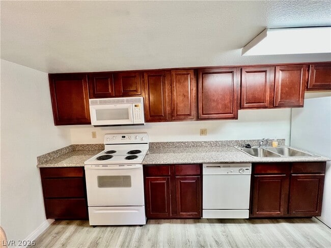 Building Photo - 4380 Sandy River Dr