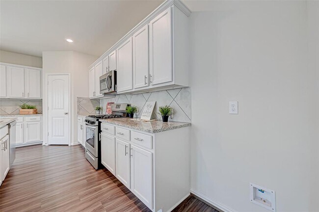 Building Photo - 30822 Lake Spur Mnr