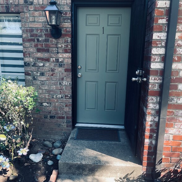 Primary Photo - 1990 Benita Dr