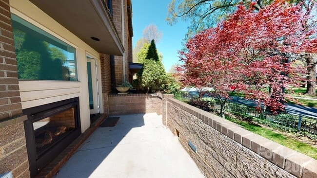 Building Photo - 420 Queens Rd