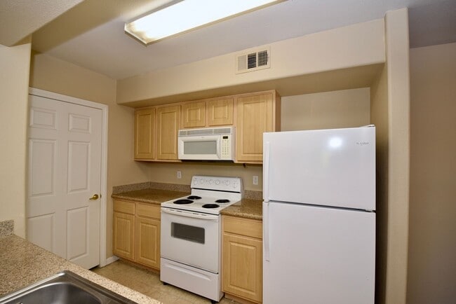 Building Photo - Cozy 1 Bedroom Condo 2nd Floor At Coronado...