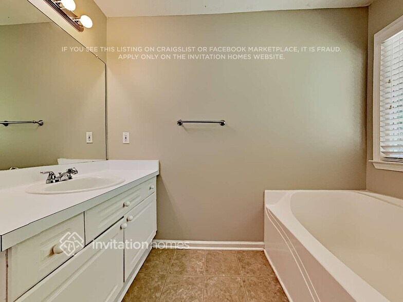 Building Photo - 135 Vantage Point