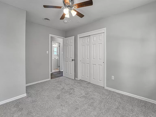 Building Photo - 4305 NW Ridgecrest Dr