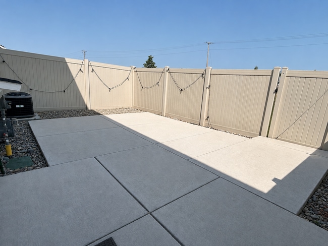 Building Photo - 3 Bed / 2.5 Bath Townhouse with Fenced Yard – Great Kalispell Location!