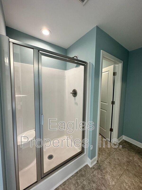 Building Photo - 451 Fallingbrook Dr