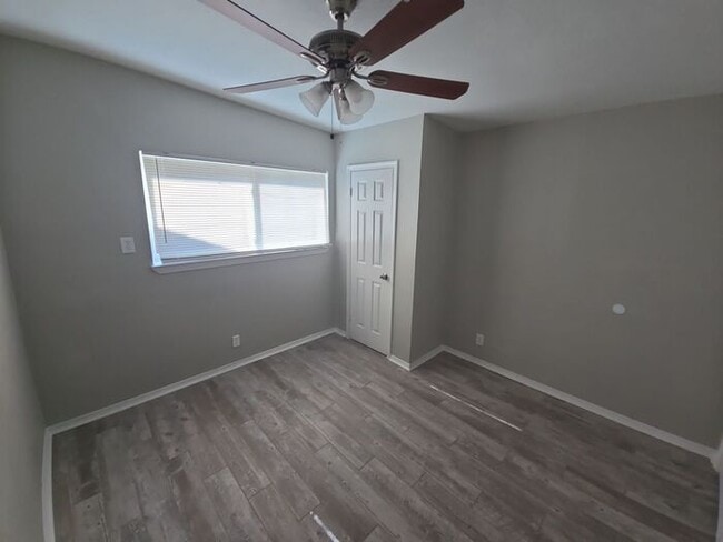 Building Photo - 202 Linda Ln