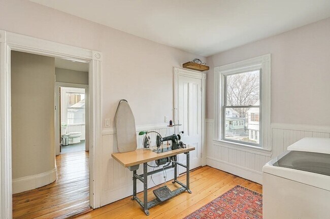 Building Photo - 44 Cottage St