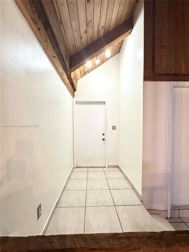 Building Photo - 497 N University Dr