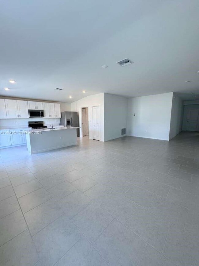 Building Photo - 17245 Cantu Ct