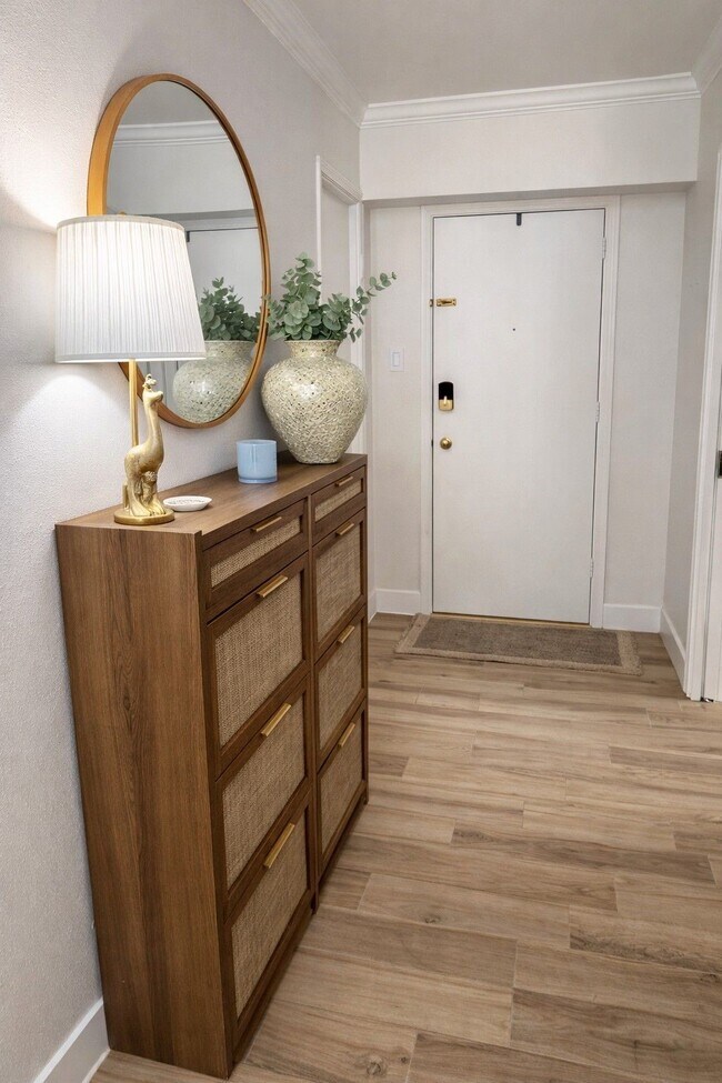 Building Photo - 361 N Post Oak Ln