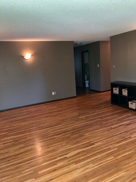 Building Photo - 2416 5th St SW
