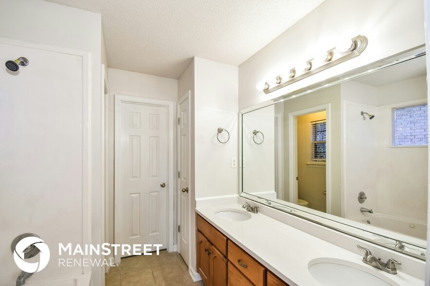 Building Photo - 1116 Warwick Pl