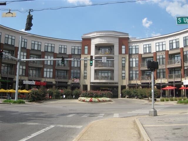 Building Photo - 650 S Mill St
