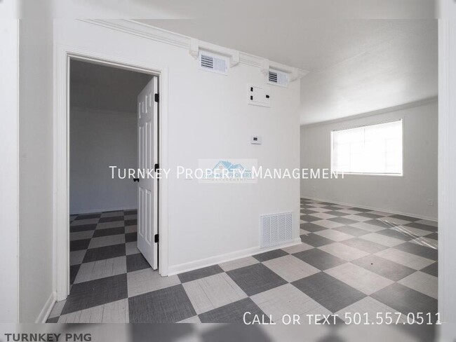 Building Photo - Great new Apartment in MacArthur Park Area...