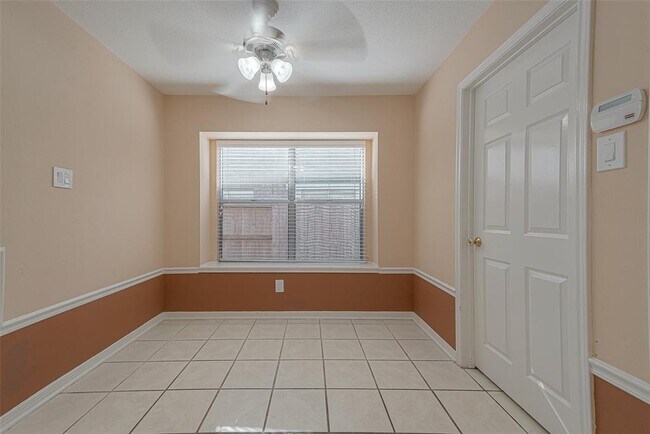 Building Photo - 2919 Pepperwood Dr