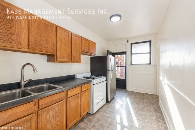 Building Photo - Beautiful 2 bedroom unit in Oak Park!