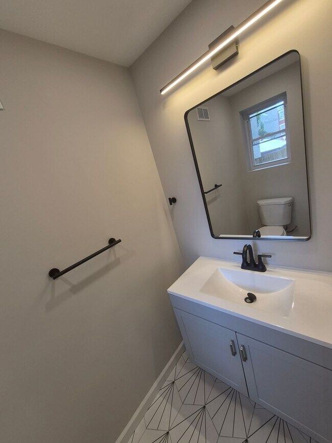 Building Photo - Spacious 3BD/2.5 BA North Philadelphia - Available Now!!!