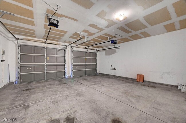 Building Photo - 2431 Lilac Cove St