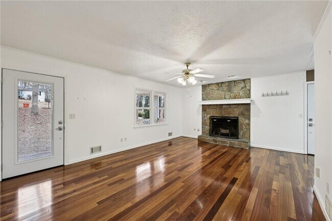 Building Photo - 182 Oak Forest Dr