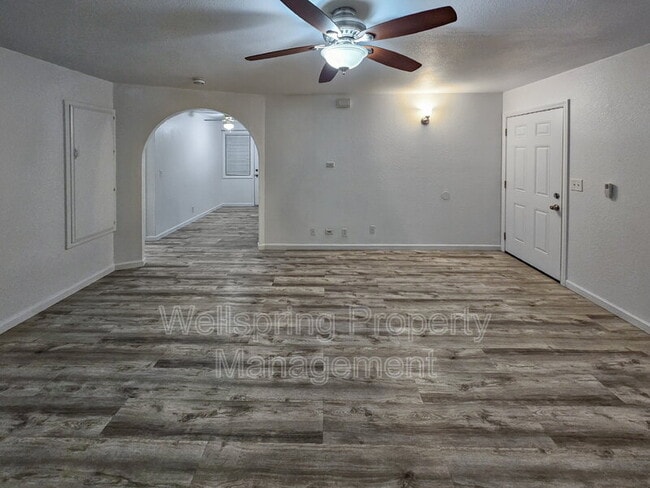 Building Photo - 117 S Silver Ridge St