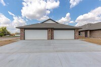 Building Photo - 2324 SW 90th Pl