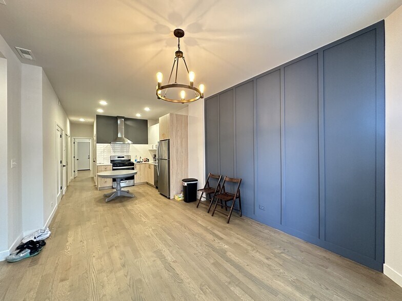 Building Photo - 841 N Mozart St