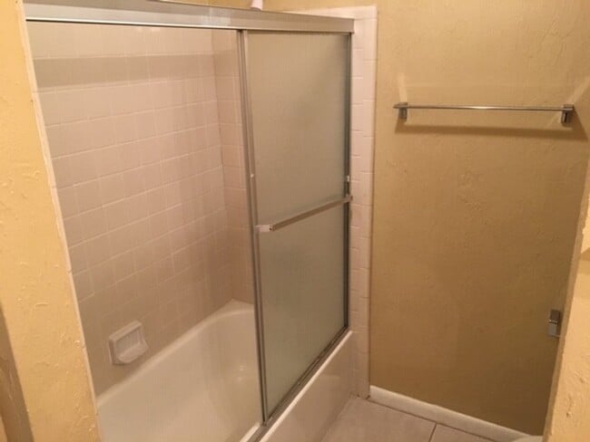 Building Photo - 2 Bedroom/1.5 Bath Townhouse in Mill Run