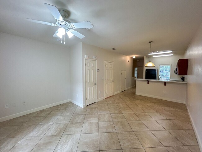 Building Photo - 2951 SW 35th Pl