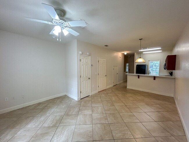 Building Photo - Woods Edge South #147