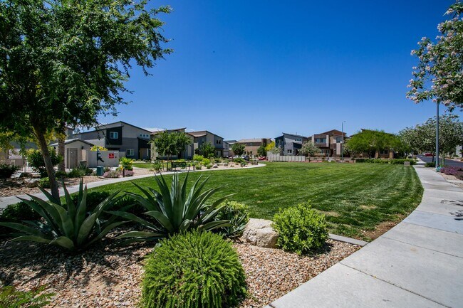 Building Photo - Beautiful Home in Valley Vista Available S...