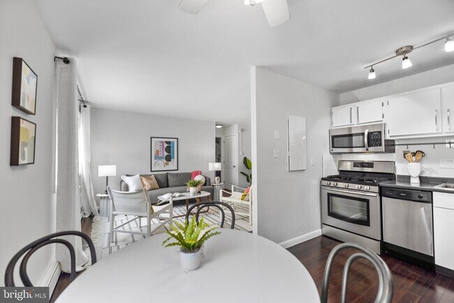 Building Photo - 1341 Clifton St NW