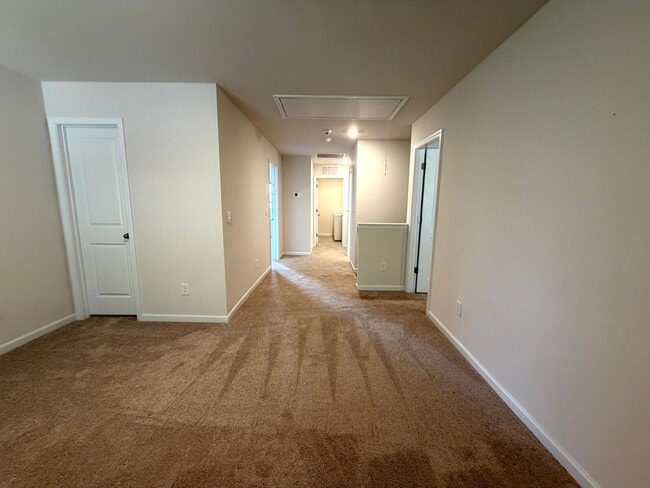 Building Photo - Candler - Three Bedroom Modern Home