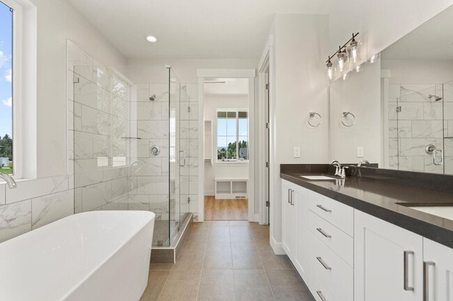 Building Photo - Cozy, Bright, and Spacious Home Nestled in Midway