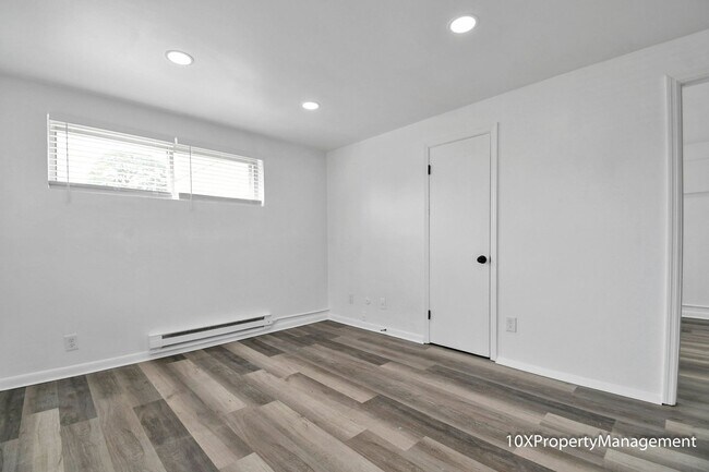 Building Photo - 499 E Columbus St