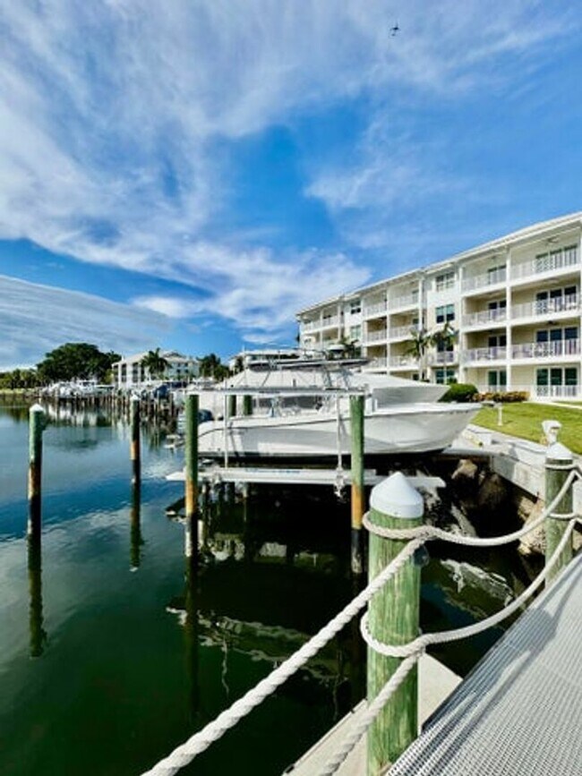 Building Photo - 341 Bay Colony Dr N