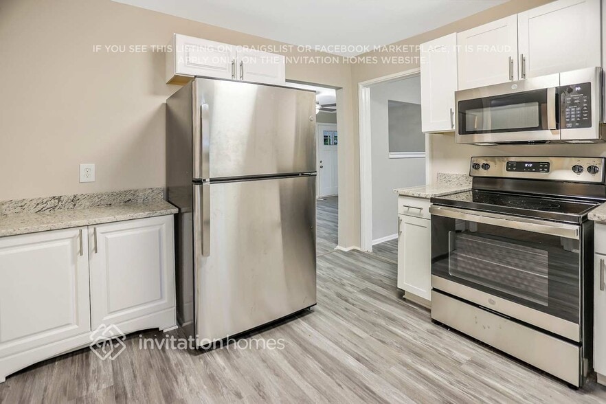 Building Photo - 3473 Pinehill Dr
