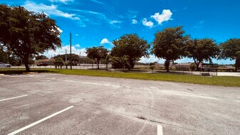 Building Photo - 4875 Lake Arjaro Dr