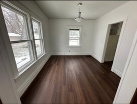 Building Photo - 206 Summit Ave