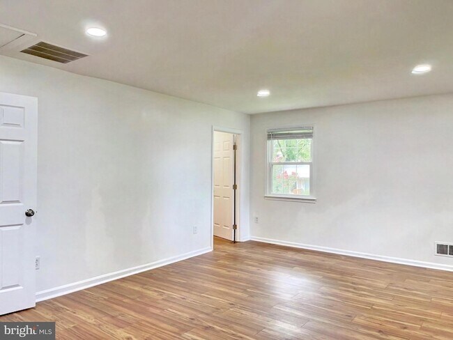 Building Photo - 1402 Mullins St