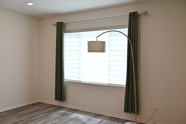 Building Photo - 1692 W Trapezoid Dr