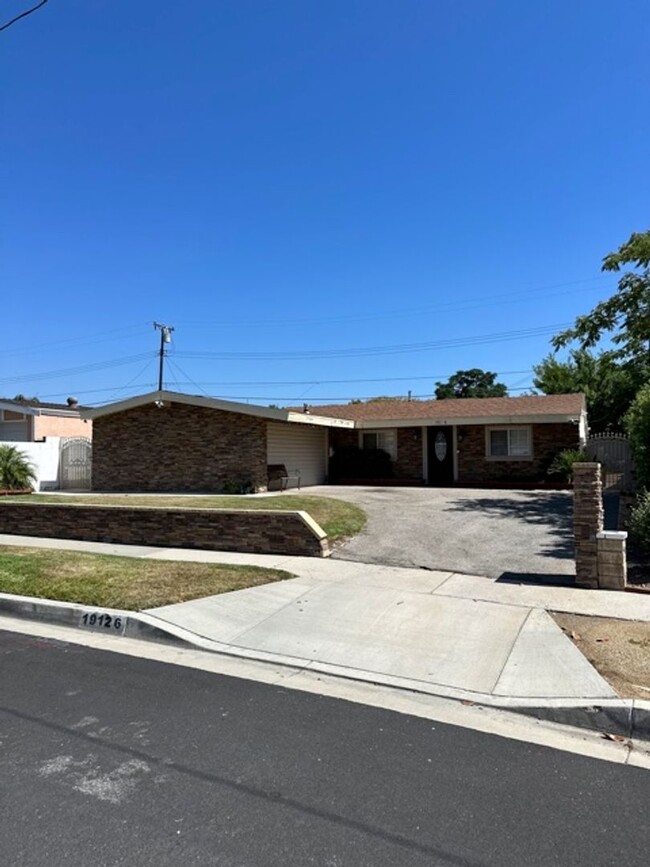 Primary Photo - COMING SOON! 3 Bedroom Home for Rent in Ca...