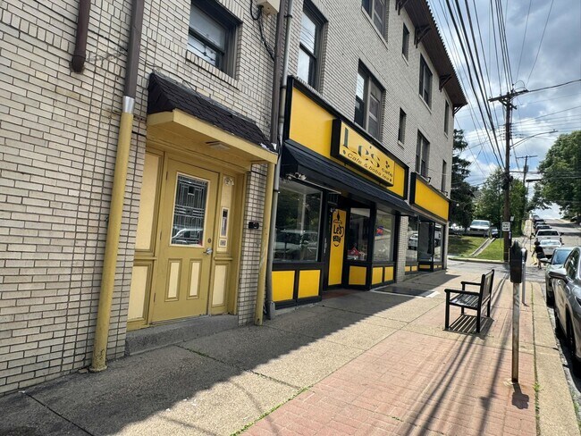 Building Photo - 2905 Glenmore Ave