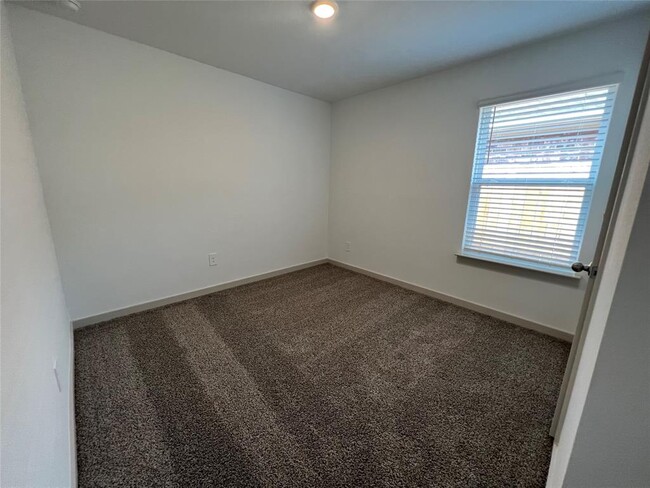 Building Photo - 4954 Pne Hvn Ln