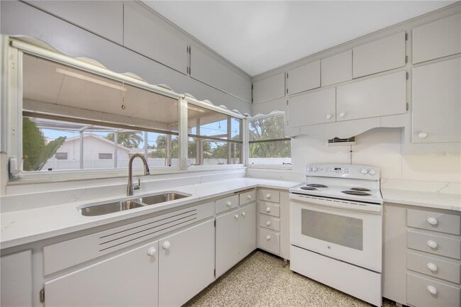 Building Photo - 106 15th St