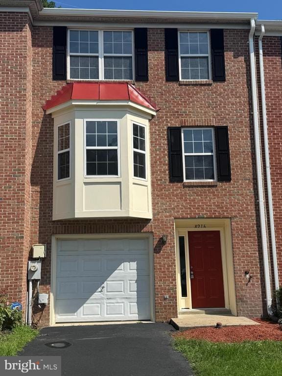 Building Photo - 8216 Dellwood Ct