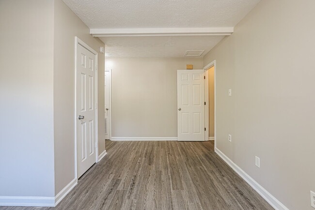 Building Photo - 3200 Carmel Dr