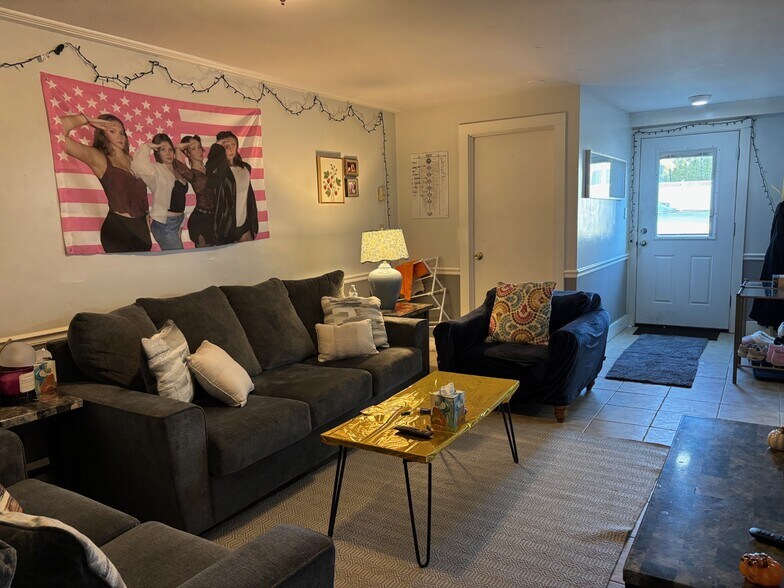 Building Photo - 39 Annandale Rd